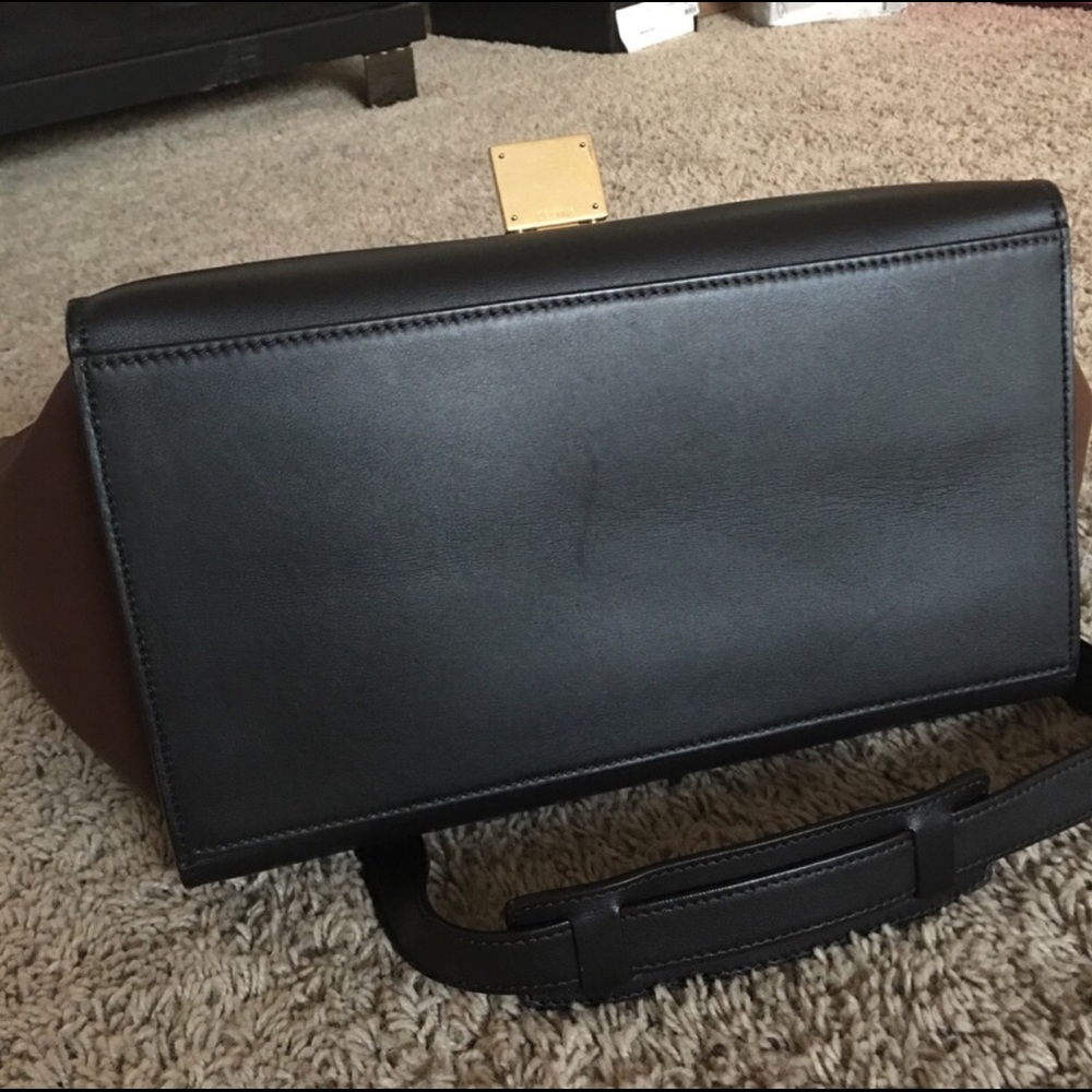 🚫SOLD🚫 Celine Small trapeze Strap Black Burgundy - Picture 4 of 8